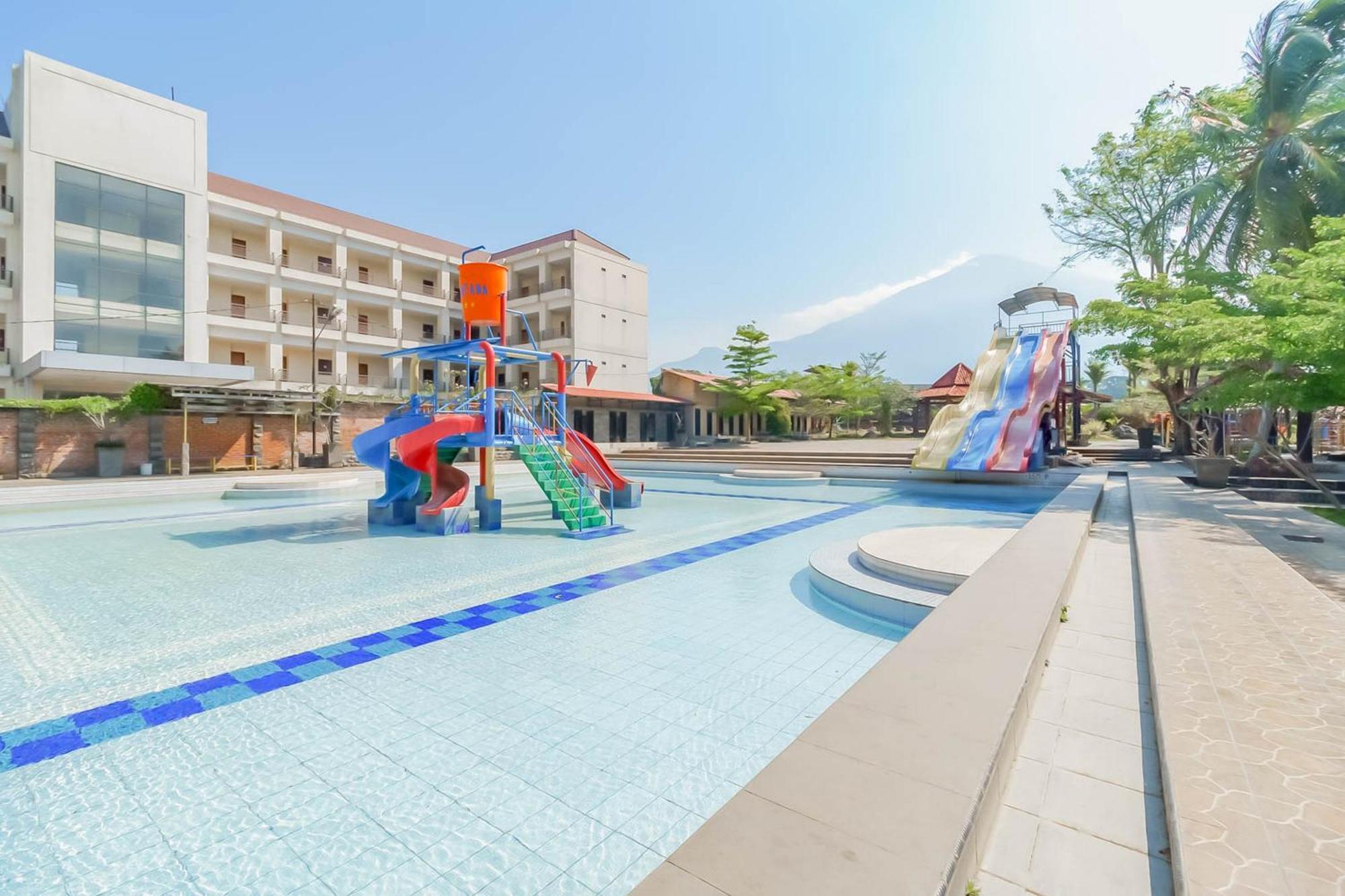 เรดดอร์ซ รีสอร์ต พรีเมียม แอท ซังกัน ฮูริป กูนิงัน Hotel คุนิงงาน ภายนอก รูปภาพ