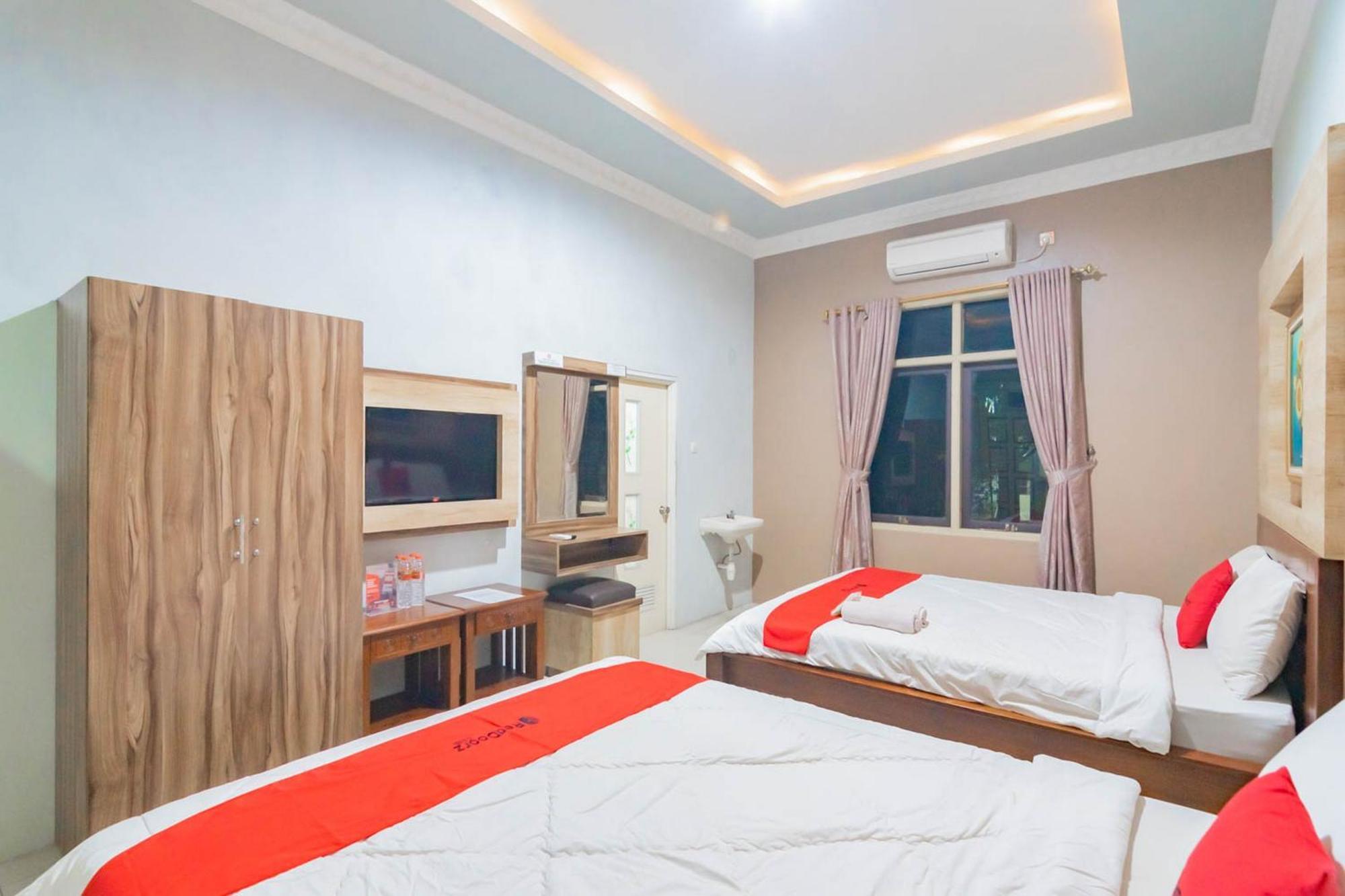 เรดดอร์ซ รีสอร์ต พรีเมียม แอท ซังกัน ฮูริป กูนิงัน Hotel คุนิงงาน ภายนอก รูปภาพ