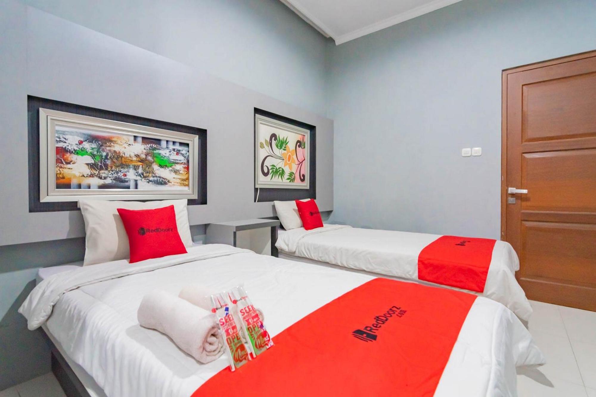 เรดดอร์ซ รีสอร์ต พรีเมียม แอท ซังกัน ฮูริป กูนิงัน Hotel คุนิงงาน ภายนอก รูปภาพ